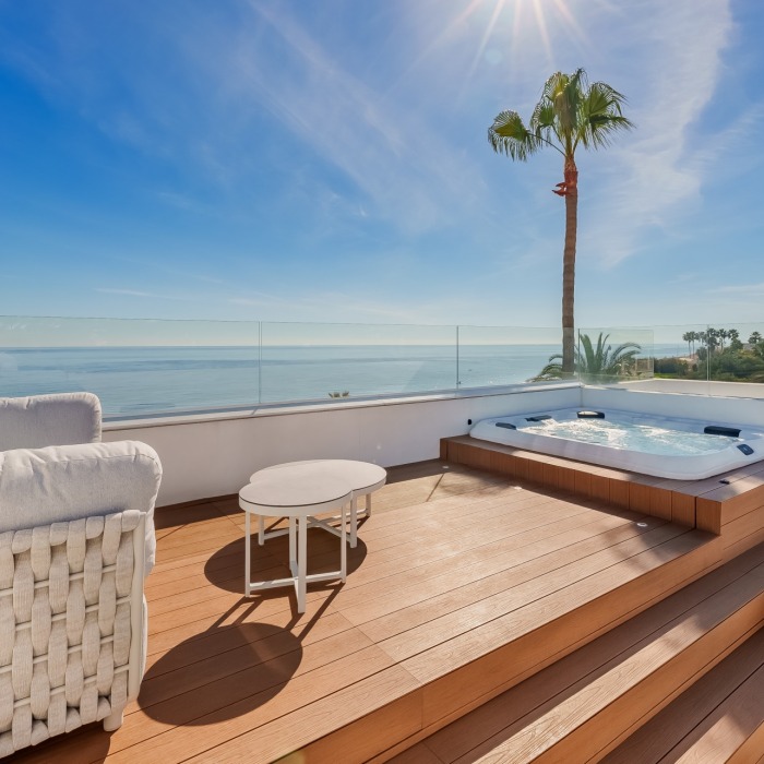 5 Bedroom Beachfront Villa in Estepona | Image 13