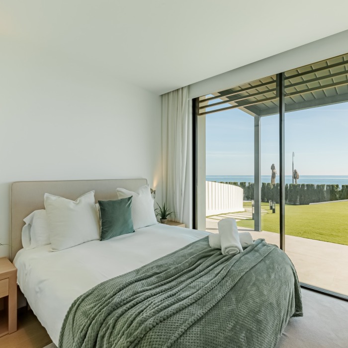 Villa de 5 Dormitorios en Primera Línea de Playa en Estepona | Image 20