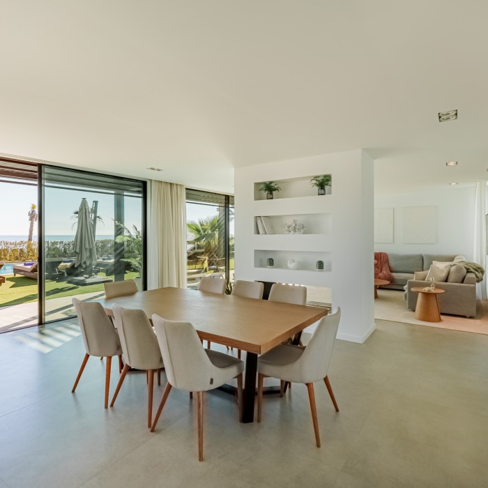 Villa de 5 Dormitorios en Primera Línea de Playa en Estepona | Image 26