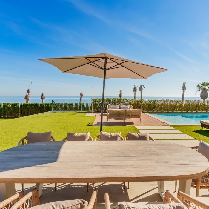 5 Bedroom Beachfront Villa in Estepona | Image 28