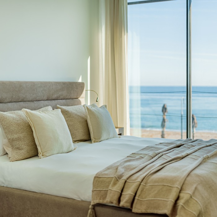 Villa de 5 Dormitorios en Primera Línea de Playa en Estepona | Image 31