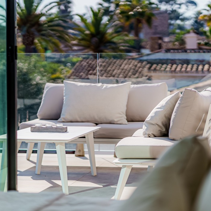 5 Bedroom Beachfront Villa in Estepona | Image 35