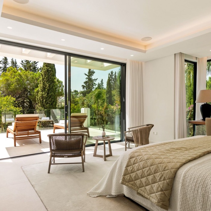 Charming 5 Bedroom Villa in El Paraiso in Estepona | Image 8