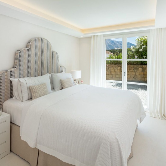Exquisite 5 Bedroom Villa in Las Brisas, Nueva Andalucia | Image 5
