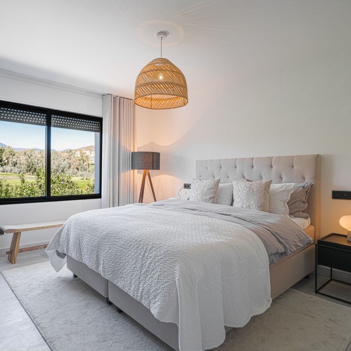 Frontline Golf 5 Bedroom Villa in Nueva Andalucia | Image 16