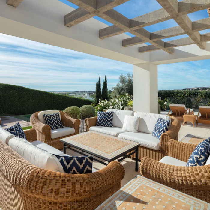 Front Line Golf Villa with 5 Bedrooms in Haza del Conde in Nueva Andalucia | Image 9
