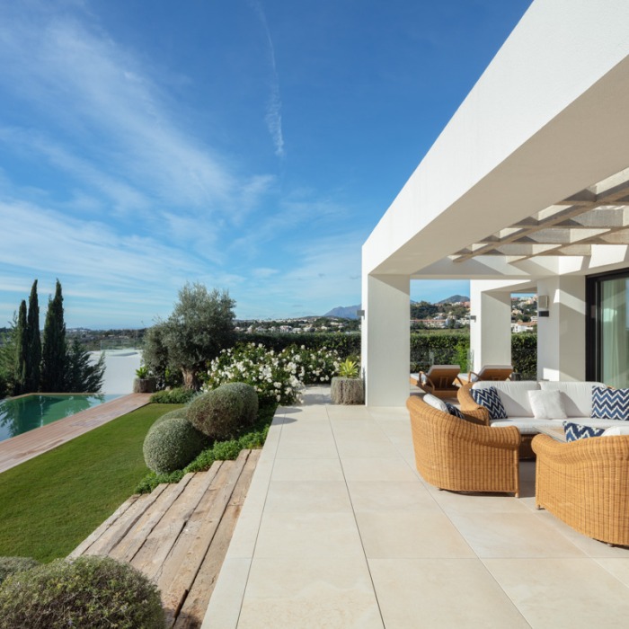 Villa de Premiere Ligne de Golf de 5 Chambres à Haza del Conde à Nueva Andalucia | Image 17