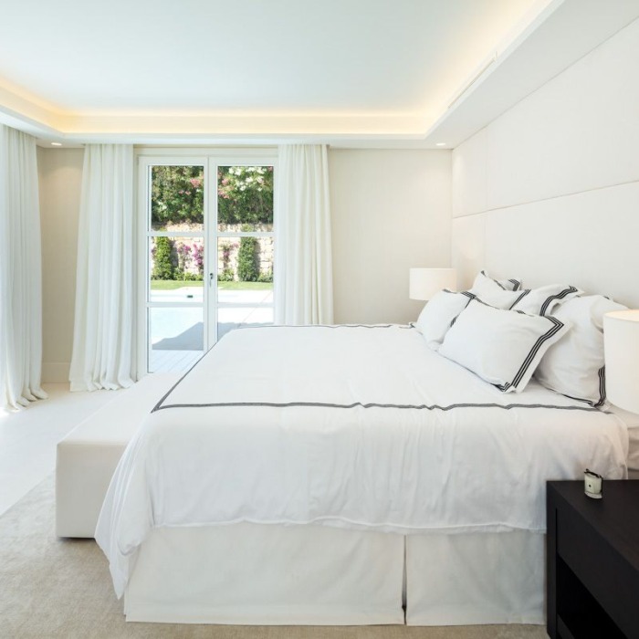Exquisite 5 Bedroom Villa in Las Brisas, Nueva Andalucia | Image 10