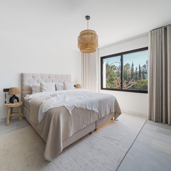 Villa de 5 Chambres en Première Ligne de Golf à Nueva Andalucia | Image 9