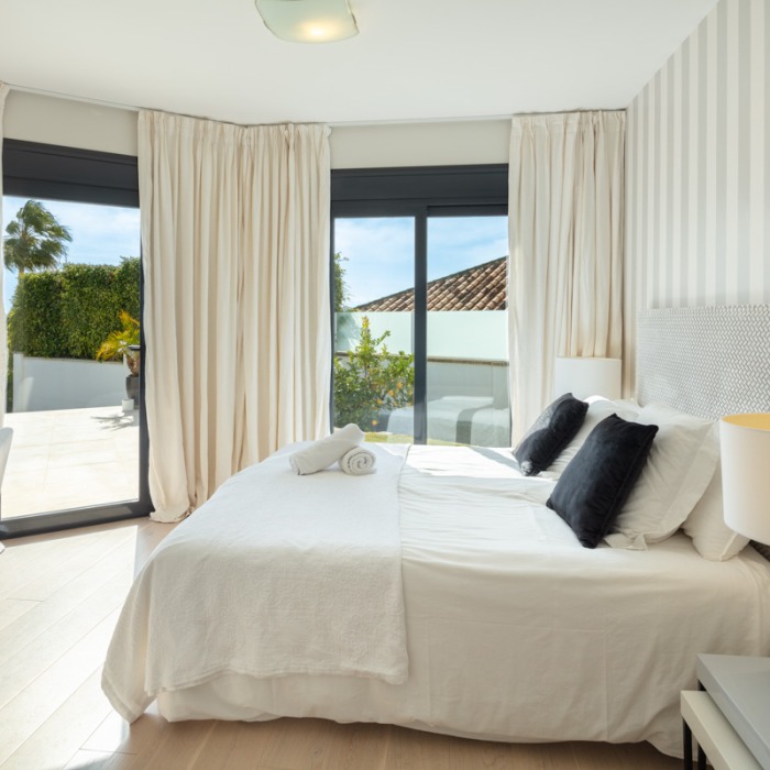 Completely Refurbished 5 Bedroom Villa in Nueva Andalucia | Image 15