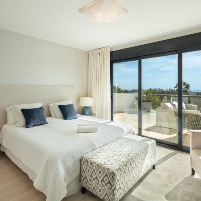 Completely Refurbished 5 Bedroom Villa in Nueva Andalucia | Image 17