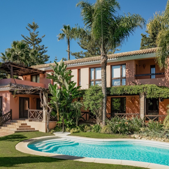 Increíble Villa Bambu 1 y 2 de 8 Dormitorios en Los Verdiales, Milla de Oro de Marbella | Image 37