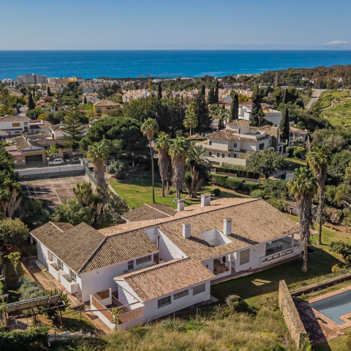 Sea View 7 Bedrooms Villa with Tennis in El Mirador in the Center of Marbella | Image 3