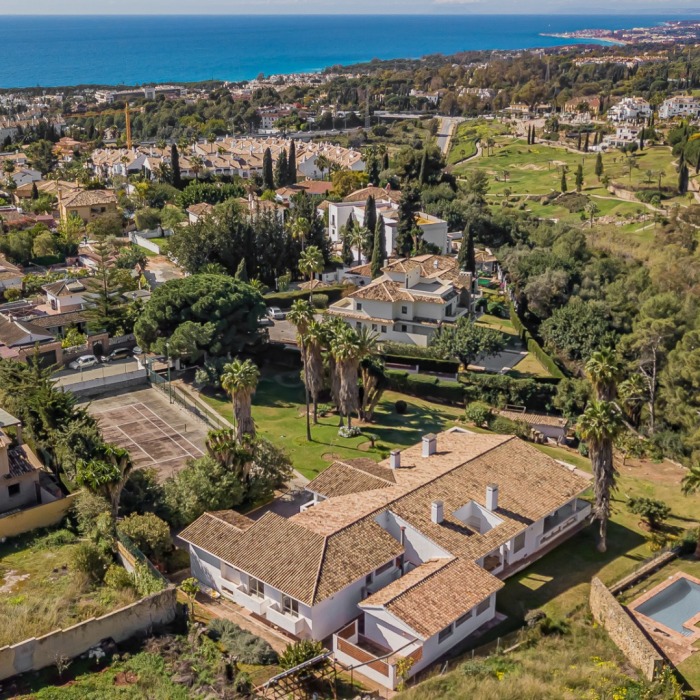 Vista al Mar 7 Dormitorios Villa con Tenis en El Mirador en el Centro de Marbella | Image 8