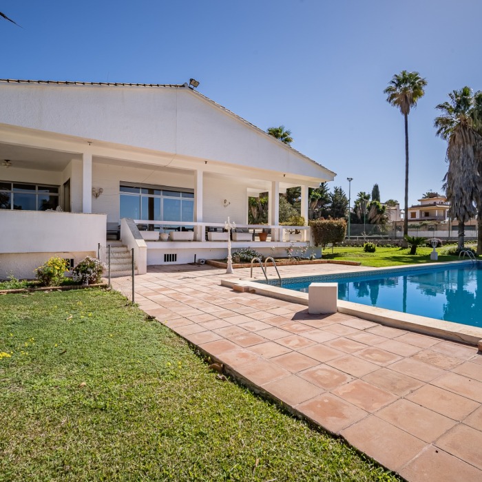 Sea View 7 Bedrooms Villa with Tennis in El Mirador in the Center of Marbella | Image 10