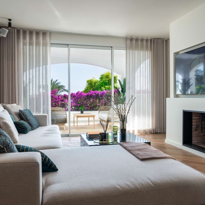 Newly Renovated Contemporary Style 3 Bedroom Townhouse in Club Sierra, Marbella Golden Mile | Image 6