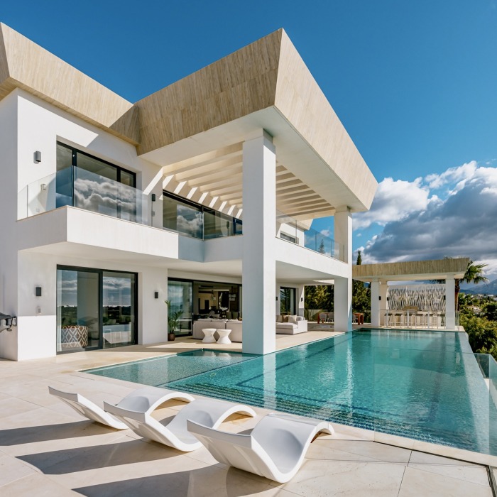Modern 7 Bedroom Villa with Panoramic Sea Views in El Paraiso Alto in Benahavis | Image 1
