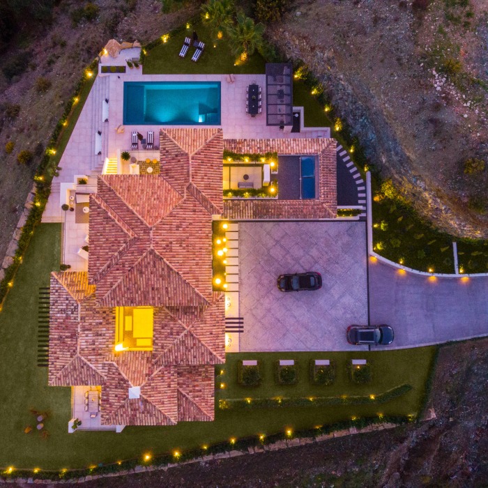 Spectacular 5 Bedroom Villa in El Madroñal, Benahavis | Image 1