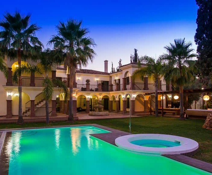 Luxury and Atypical 14 Bedroom Villa in Marbella Golden Mile | Image 15