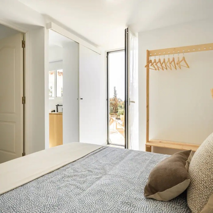Bohemian Style Modern 4 Bedroom Villa in Nueva Andalucia | Image 23