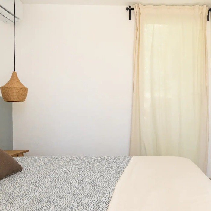 Villa moderna de estilo bohemio de 4 dormitorios en Nueva Andalucía | Image 19