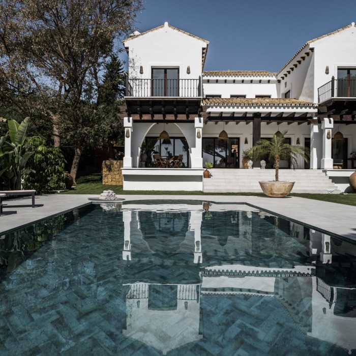 Tastefully Renovated Charming 5 Bedroom Villa in Hacienda Las Chapas, Marbella East | Image 8
