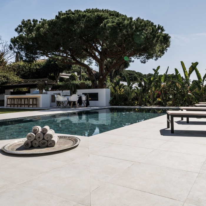 Tastefully Renovated Charming 5 Bedroom Villa in Hacienda Las Chapas, Marbella East | Image 7