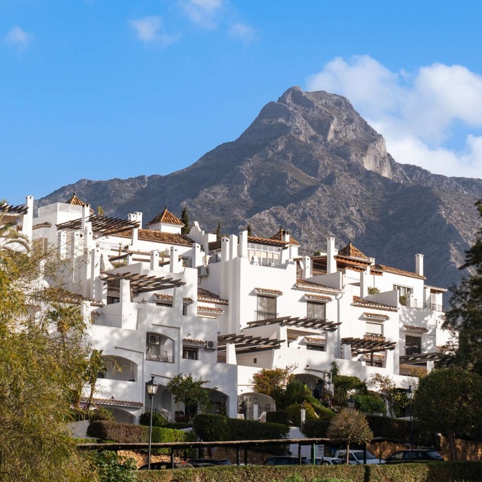 Newly Renovated Contemporary Style 3 Bedroom Townhouse in Club Sierra, Marbella Golden Mile | Image 29