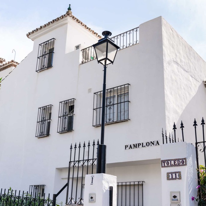 Newly Renovated Contemporary Style 3 Bedroom Townhouse in Club Sierra, Marbella Golden Mile | Image 32