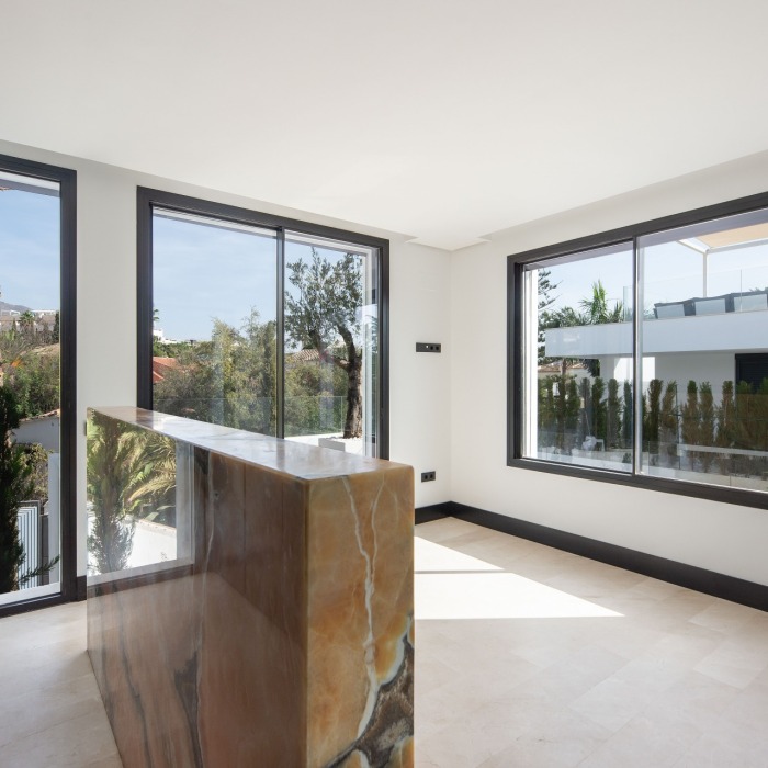 Designed 5 Bedroom Beachside Villa in Marbella Golden Mile | Image 10