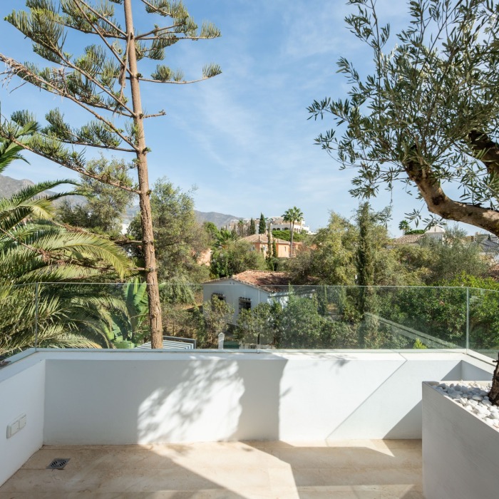 Designed 5 Bedroom Beachside Villa in Marbella Golden Mile | Image 11