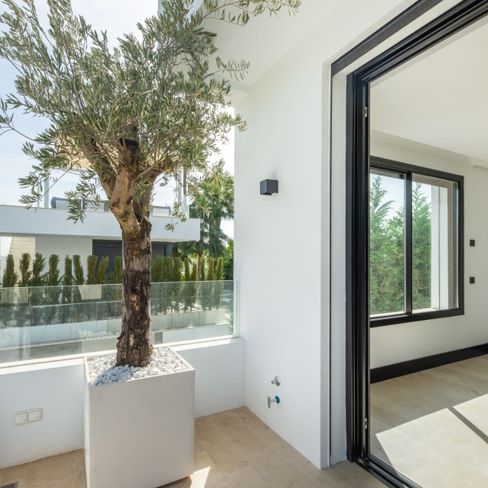Designed 5 Bedroom Beachside Villa in Marbella Golden Mile | Image 12