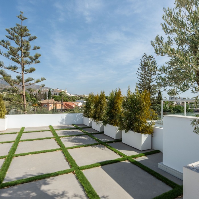 Designed 5 Bedroom Beachside Villa in Marbella Golden Mile | Image 15
