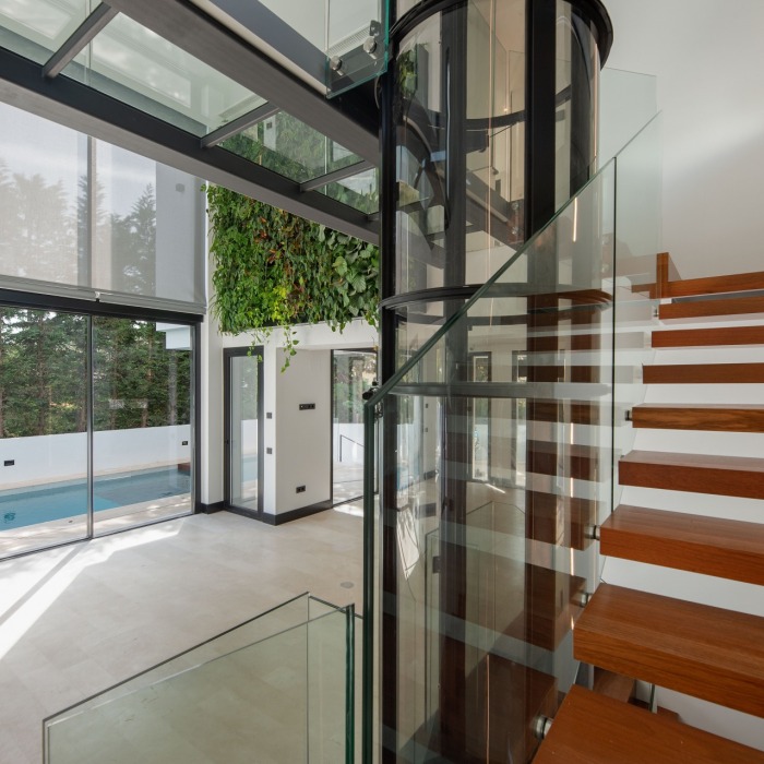 Designed 5 Bedroom Beachside Villa in Marbella Golden Mile | Image 17
