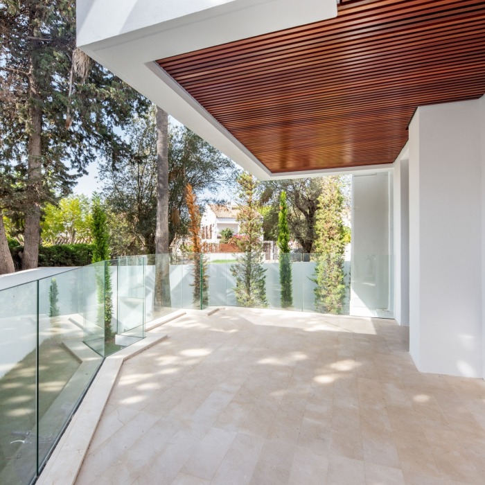 Designed 5 Bedroom Beachside Villa in Marbella Golden Mile | Image 20