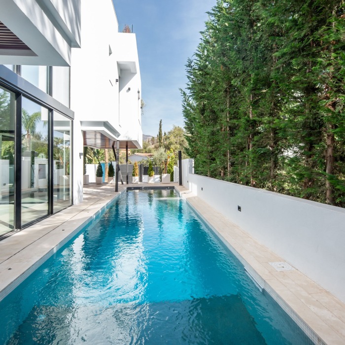 Designed 5 Bedroom Beachside Villa in Marbella Golden Mile | Image 22