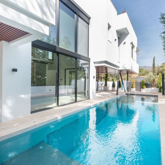 Designed 5 Bedroom Beachside Villa in Marbella Golden Mile | Image 23