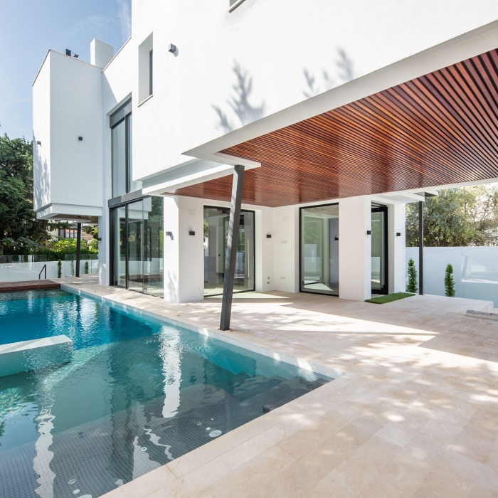 Designed 5 Bedroom Beachside Villa in Marbella Golden Mile | Image 24