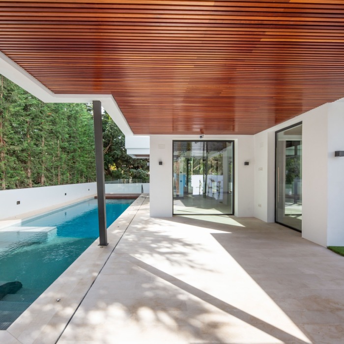 Designed 5 Bedroom Beachside Villa in Marbella Golden Mile | Image 2