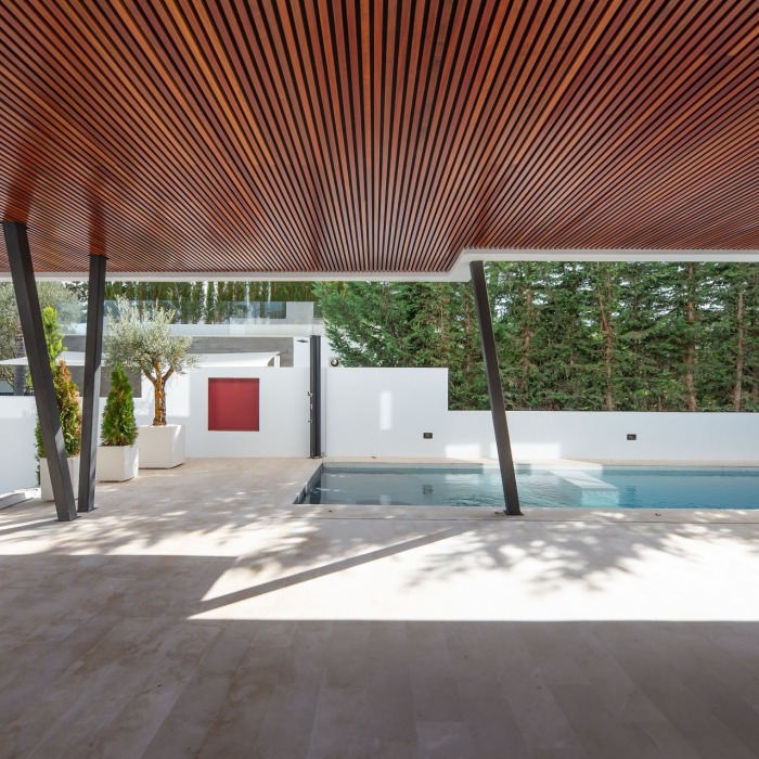Designed 5 Bedroom Beachside Villa in Marbella Golden Mile | Image 25