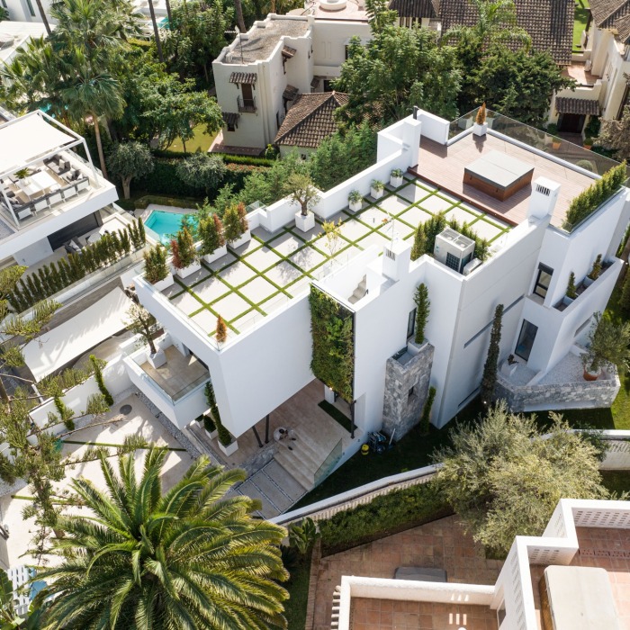 Designed 5 Bedroom Beachside Villa in Marbella Golden Mile | Image 30