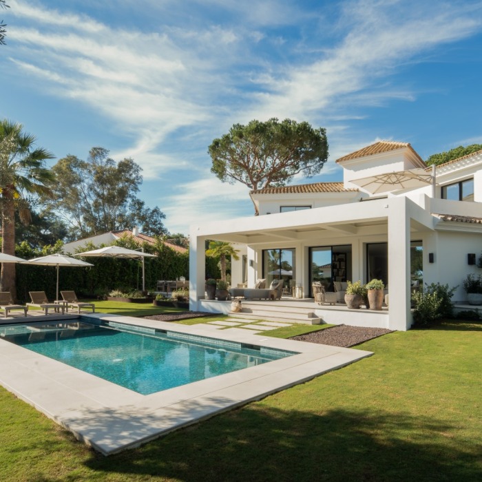 Villa Design avec Goût de 5 Chambres à Los Monteros à Marbella Est | Image 2
