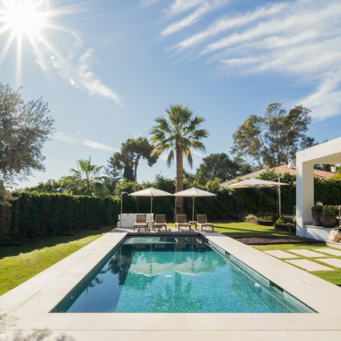 Villa Design avec Goût de 5 Chambres à Los Monteros à Marbella Est | Image 1