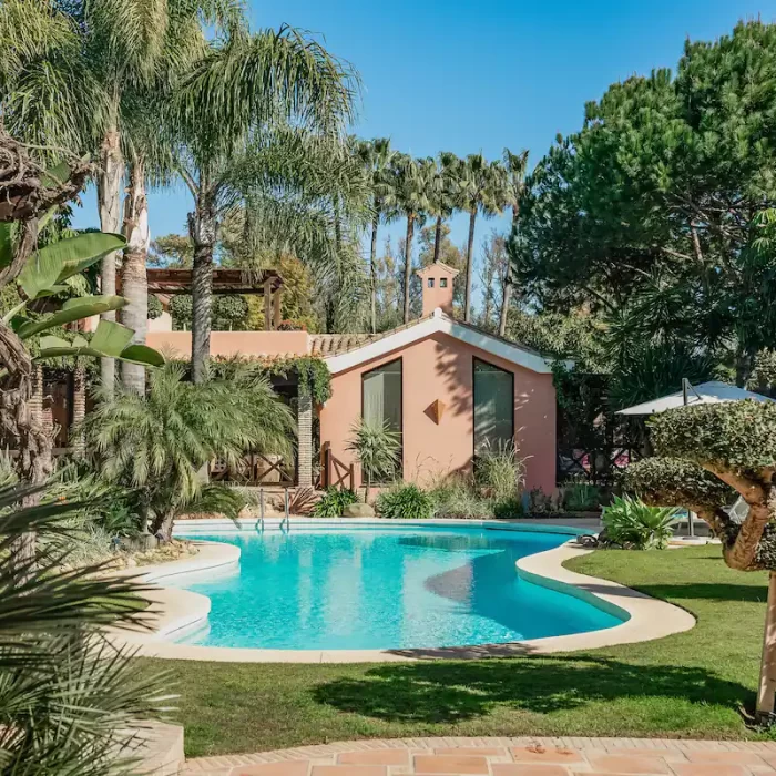 Incroyable Villa Bambu 1 & 2 de 8 Chambres à Los Verdiales, Marbella Golden Mile | Image 2
