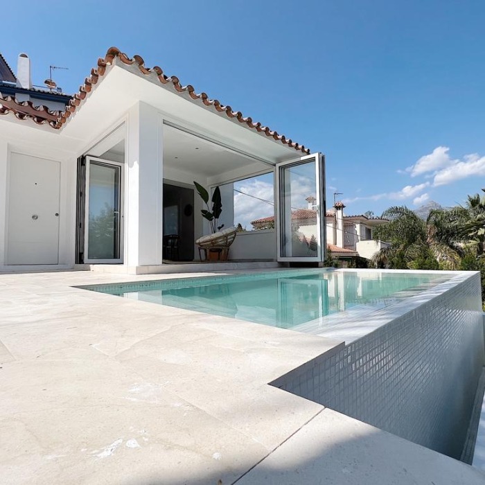 Bohemian Style Modern 4 Bedroom Villa in Nueva Andalucia | Image 36