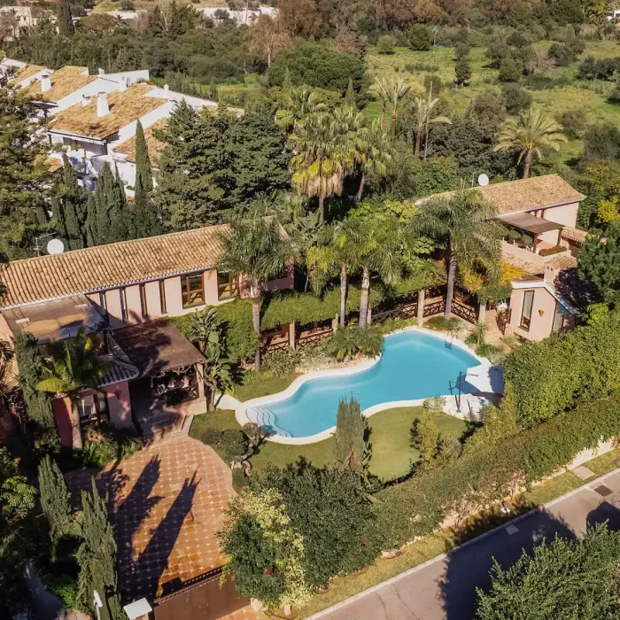 Villa tropicale de 5 Chambres Bambu 2 à Los Verdiales, Marbella Golden Mile | Image 1