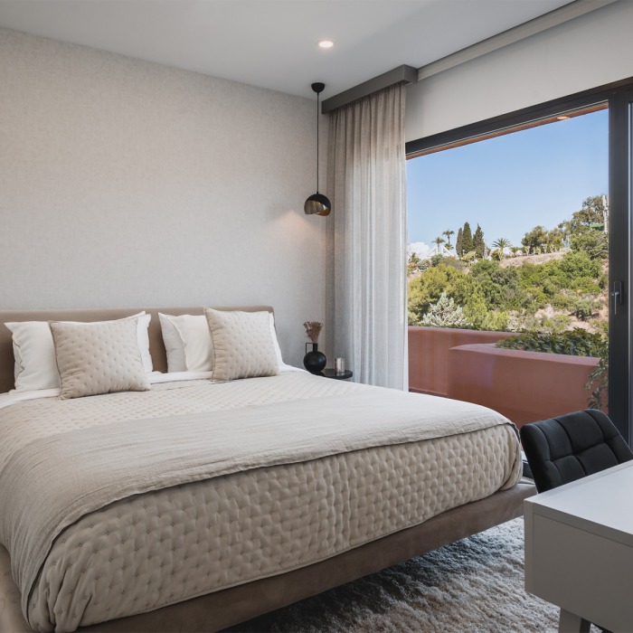 Ático Dúplex de 3 Dormitorios con Vistas Panorámicas al Mar en Les Belvederes en Nueva Andalucía | Image 43