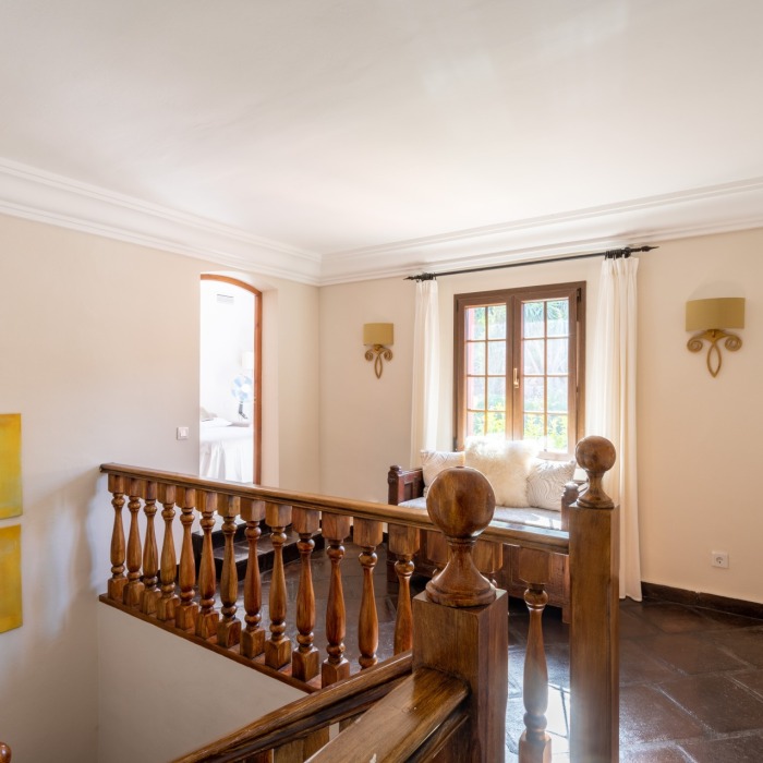 Impresionante Villa Española de 7 Dormitorios en El Madronal, Benahavis | Image 22