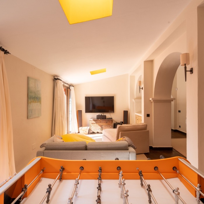 Impresionante Villa Española de 7 Dormitorios en El Madronal, Benahavis | Image 21