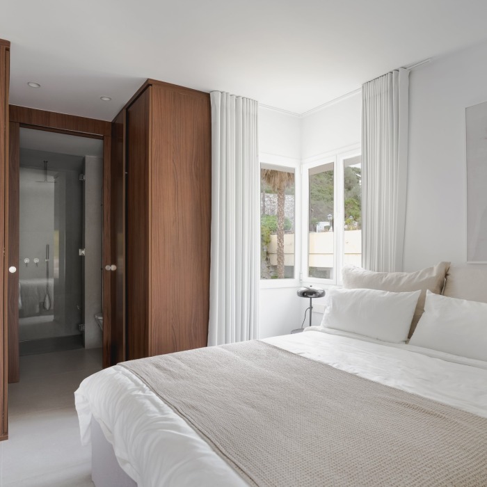 Ultra Moderne Appartement en Premiere Ligne de Golf de 2 Chambres à La Quinta, Benahavis | Image 19